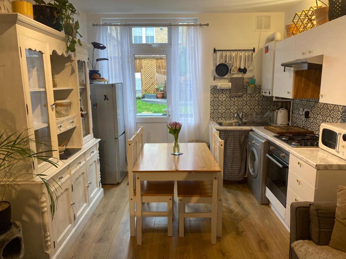 Guest Bedroom With King Size Bed In Brixton Λονδίνο Εξωτερικό φωτογραφία